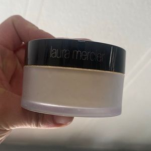 Laura Mercier
Translucent Loose Setting Powder